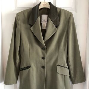 Not available til April

Very classy Ladies Blazer